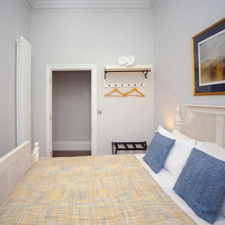 Stylish City Centre Apartment - บาธ ภายนอก รูปภาพ
