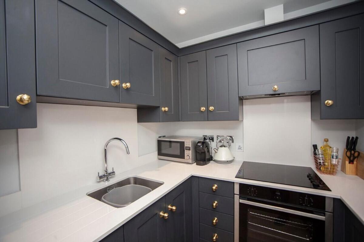 Stylish City Centre Apartment - บาธ ภายนอก รูปภาพ