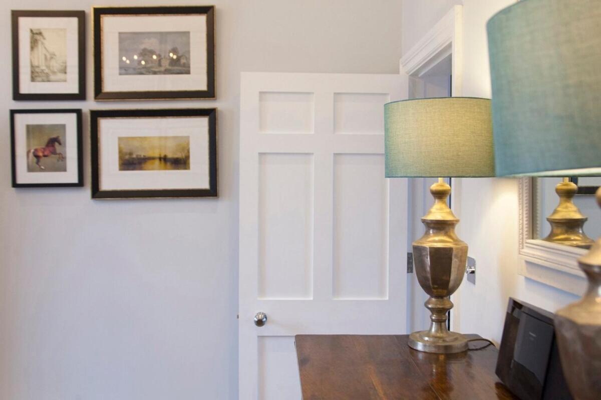 Stylish City Centre Apartment - บาธ ภายนอก รูปภาพ