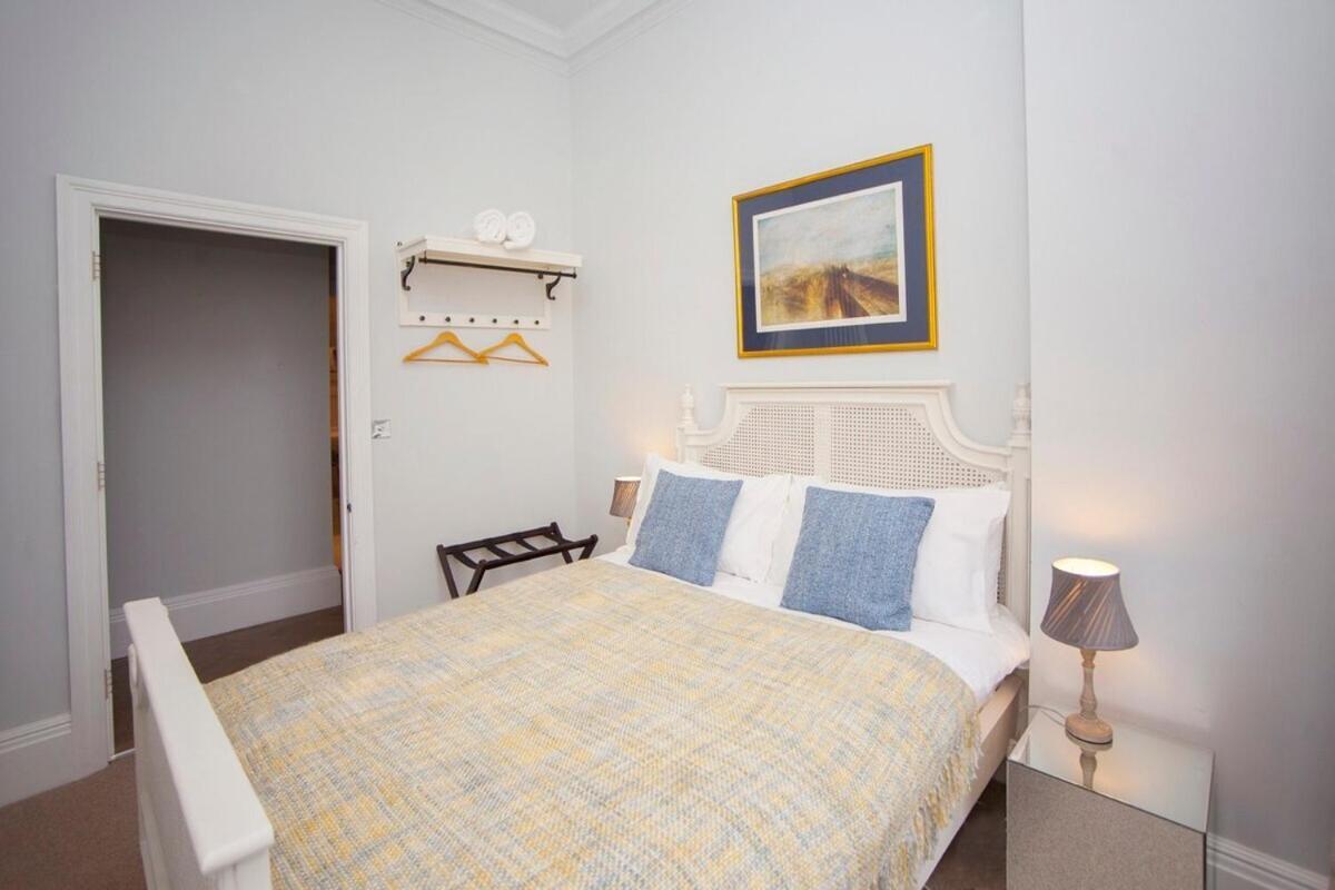 Stylish City Centre Apartment - บาธ ภายนอก รูปภาพ