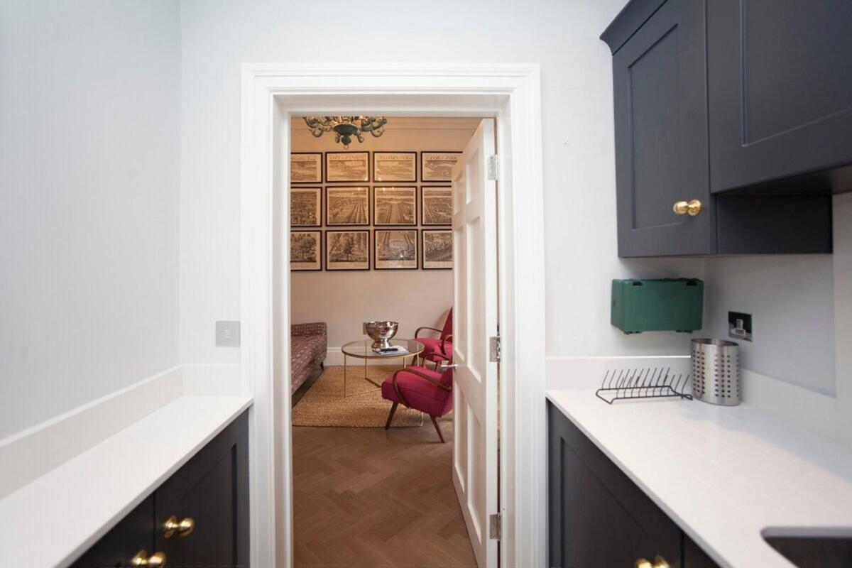 Stylish City Centre Apartment - บาธ ภายนอก รูปภาพ