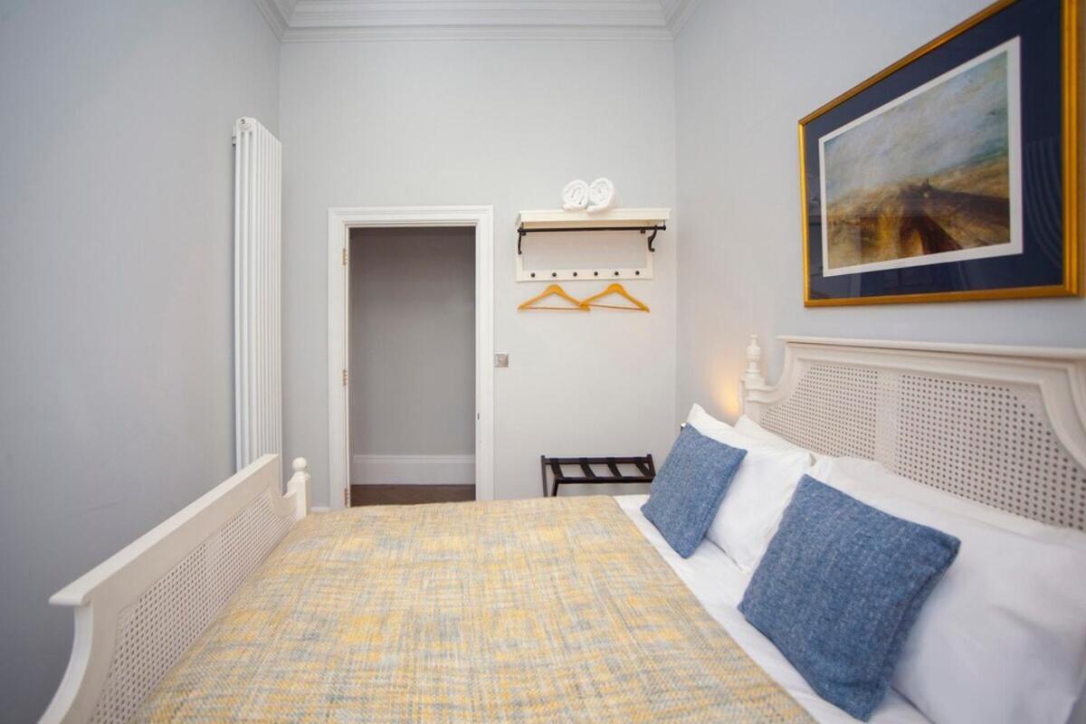 Stylish City Centre Apartment - บาธ ภายนอก รูปภาพ
