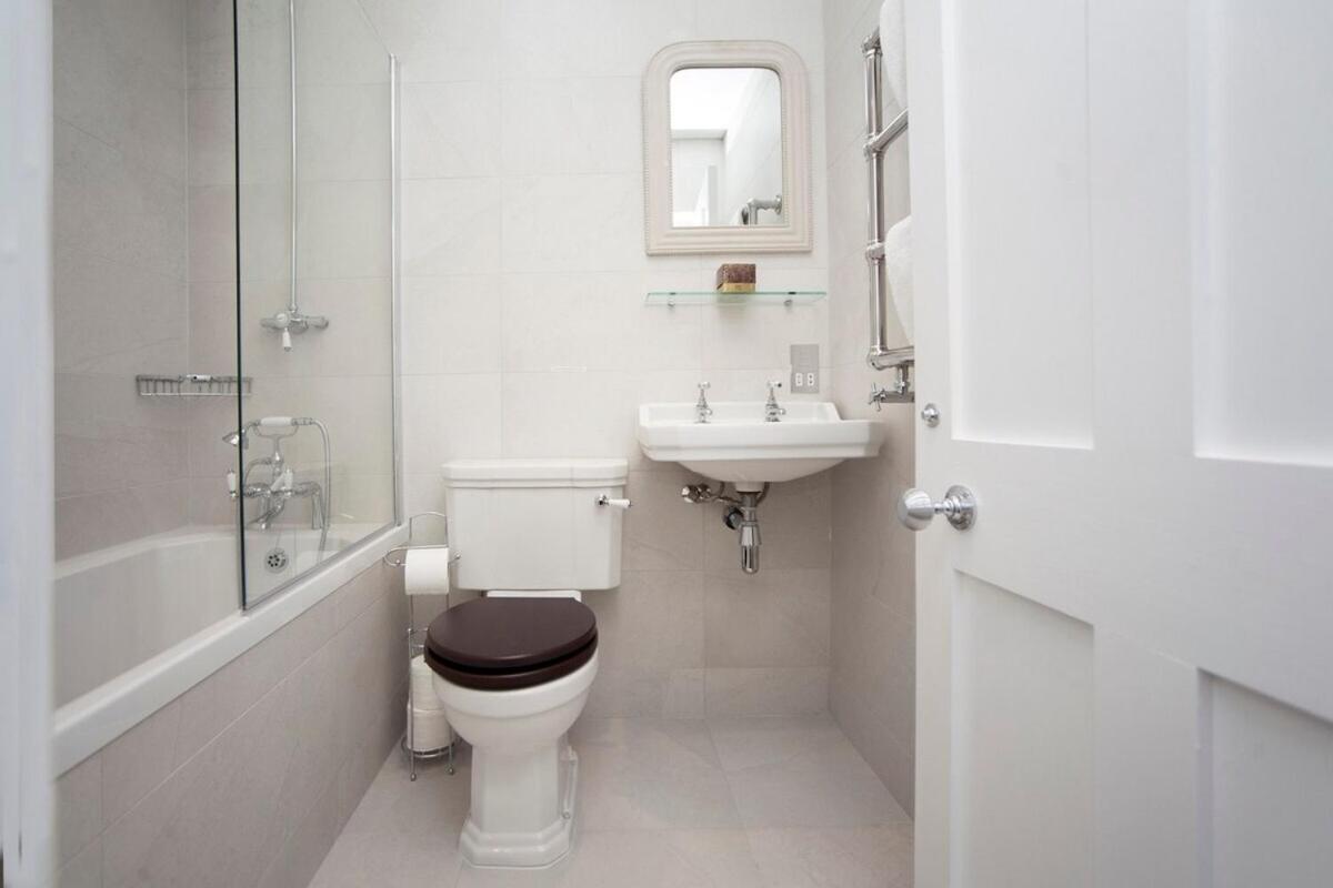 Stylish City Centre Apartment - บาธ ภายนอก รูปภาพ
