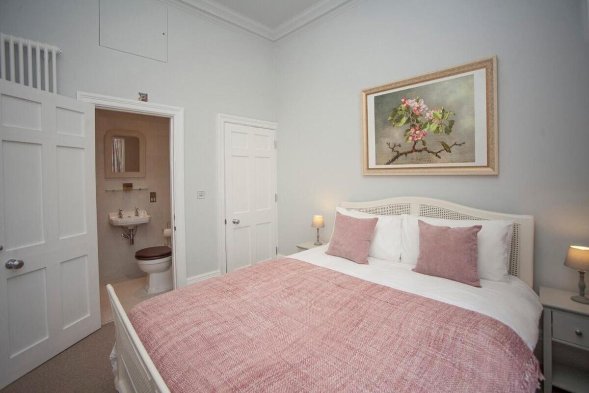 Stylish City Centre Apartment - บาธ ภายนอก รูปภาพ